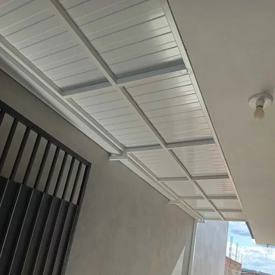 Cobertura de Telha Metálica Forro em Jardim Barbosa, Guarulhos SP Cobertura de Telha Metálica Forro em Jardim Barbosa, Guarulhos SP — Cobertura com calha lateral para escoamento