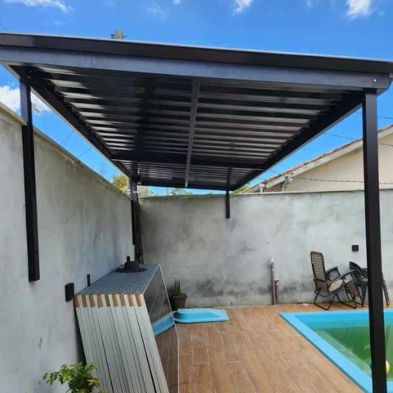 Cobertura de Telha Metálica Simples em Guarulhos SP Cobertura de Telha Metálica Simples em Guarulhos SP — Instalação em estacionamento