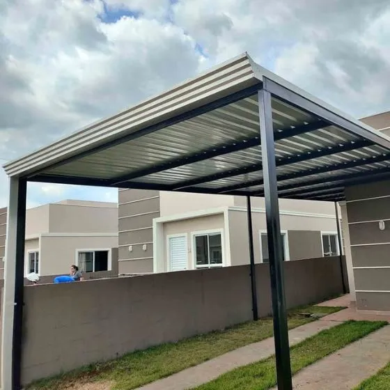 Cobertura de Telha Sanduíche em Guarulhos SP Cobertura de Telha Sanduíche em Guarulhos SP — Cobertura em área de piscina