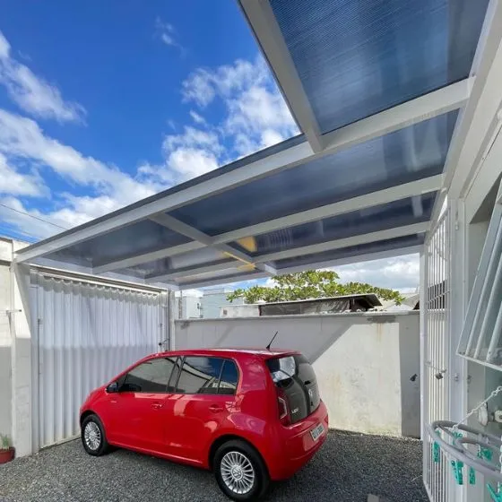 Pergolado de Alumínio com Policarbonato em Guarulhos SP Pergolado de Alumínio com Policarbonato em Guarulhos SP — Instalação em garagem residencial