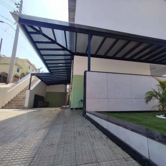Pergolado Fixo de Ferro em Guarulhos SP Pergolado Fixo de Ferro em Guarulhos SP — Cobertura com calha lateral para escoamento