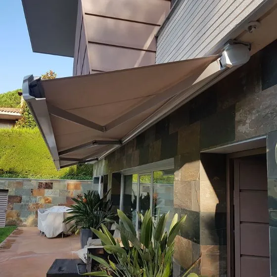 Toldo Articulado em Guarulhos SP Toldo Articulado em Guarulhos SP — Instalação em garagem residencial