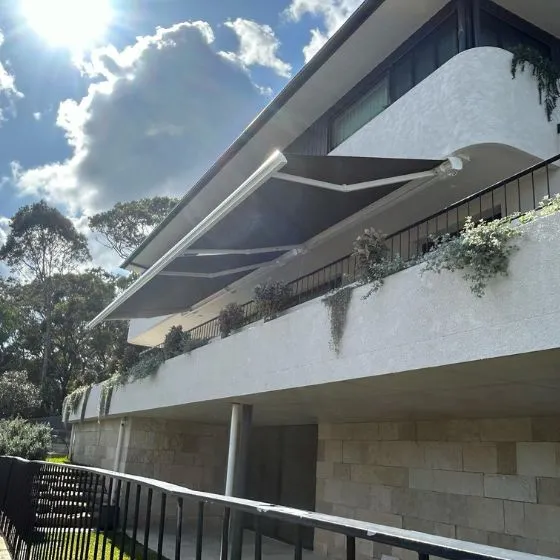 Toldo Articulado em Guarulhos SP Toldo Articulado em Guarulhos SP — Cobertura com calha lateral para escoamento