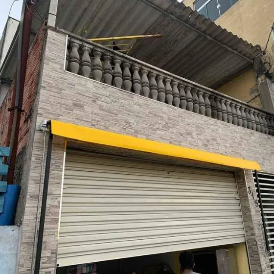 Toldo Cortina com Braços Laterais em Guarulhos SP Toldo Cortina com Braços Laterais em Guarulhos SP — Cobertura em área de piscina