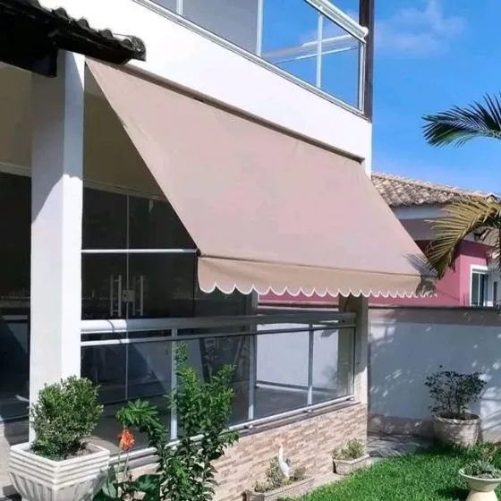 Toldo Cortina com Braços Laterais em Guarulhos SP Toldo Cortina com Braços Laterais em Guarulhos SP — Cobertura com calha lateral para escoamento