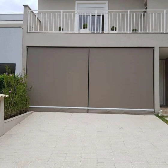 Toldo Cortina de Tela Screen em Guarulhos SP Toldo Cortina de Tela Screen em Guarulhos SP — Cobertura em quintal residencial coberto