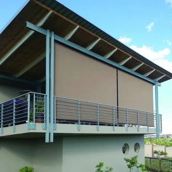 Toldo Cortina Fechamento Vertical em Guarulhos SP Toldo Cortina Fechamento Vertical em Guarulhos SP — Cobertura com calha lateral para escoamento