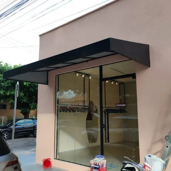 Toldo Fixo de Lona PVC em Jardim Mediterrâneo, Guarulhos SP Toldo Fixo de Lona PVC em Jardim Mediterrâneo, Guarulhos SP — Instalação em área gourmet com churrasqueira