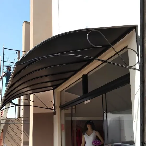Toldo Fixo de Lona PVC em Jardim Mediterrâneo, Guarulhos SP Toldo Fixo de Lona PVC em Jardim Mediterrâneo, Guarulhos SP — Cobertura com estrutura metálica reforçada