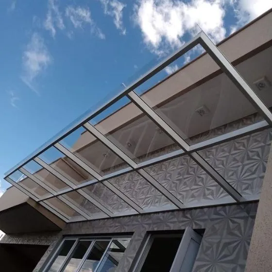 Toldo Fixo Policarbonato Compacto em Guarulhos SP Toldo Fixo Policarbonato Compacto em Guarulhos SP — Cobertura com estrutura metálica reforçada