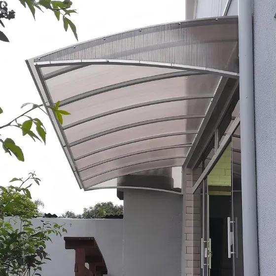 Toldo Policarbonato Alveolar em Guarulhos SP Toldo Policarbonato Alveolar em Guarulhos SP — Instalação em área gourmet com churrasqueira