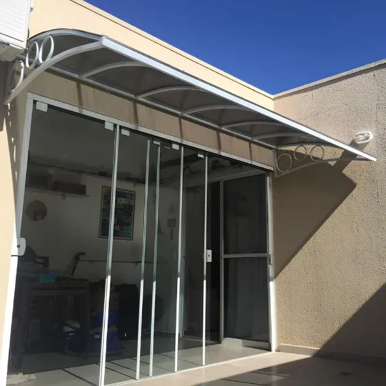 Toldo Policarbonato Alveolar em Guarulhos SP Toldo Policarbonato Alveolar em Guarulhos SP — Cobertura em quintal residencial coberto